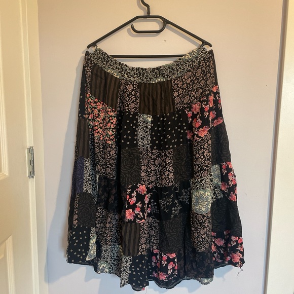 Just curious free size patchwork midi skirt. - Picture 2 of 4